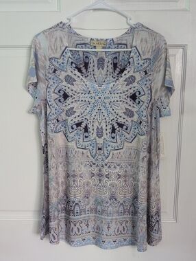 Live and Let Live Blue and Cream Women's Size Small Top